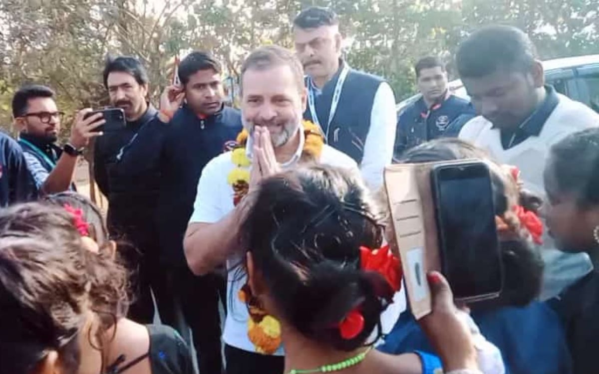 Bharat Jodo Nyay Yatra: Rahul Gandhi stopped the convoy in Jharkhand and met school children, this is how he was given a grand welcome