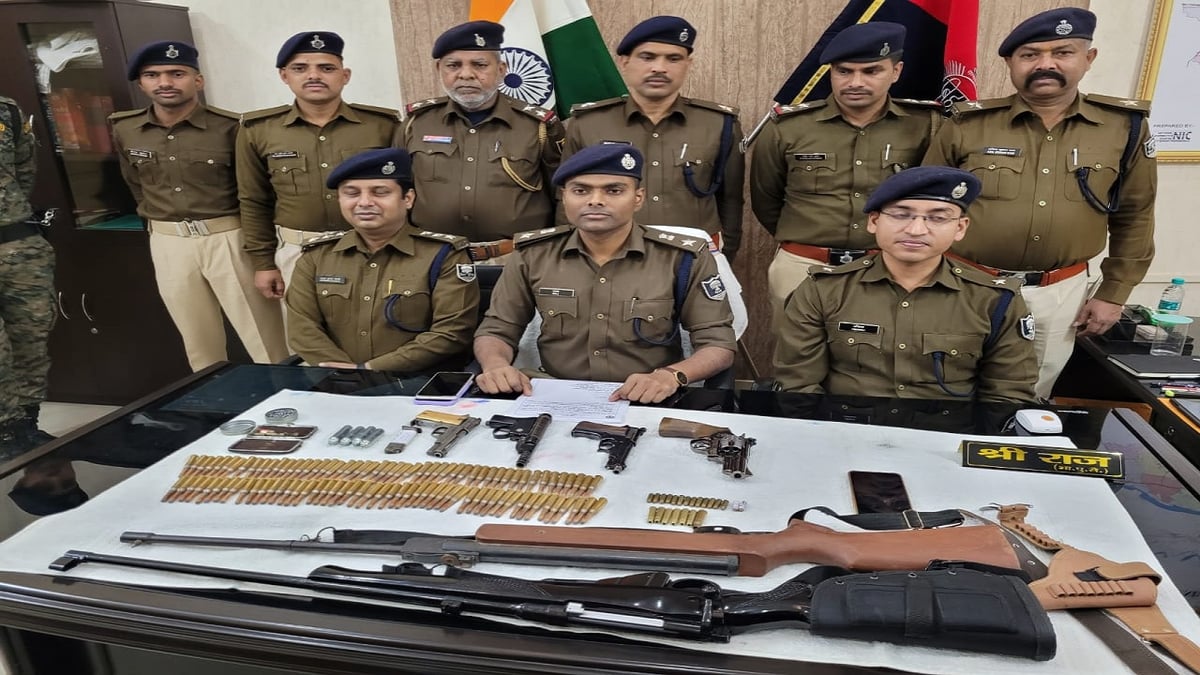 Bihar: Huge quantity of illegal weapons recovered from Tatarpur, Bhagalpur, action taken in Barari also, two arrested