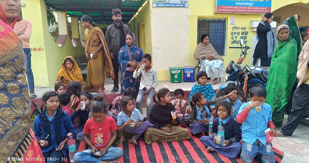 Bihar: In Navgachia, Bhagalpur, health of children of two schools deteriorated after taking filariasis medicine, sent to hospital.