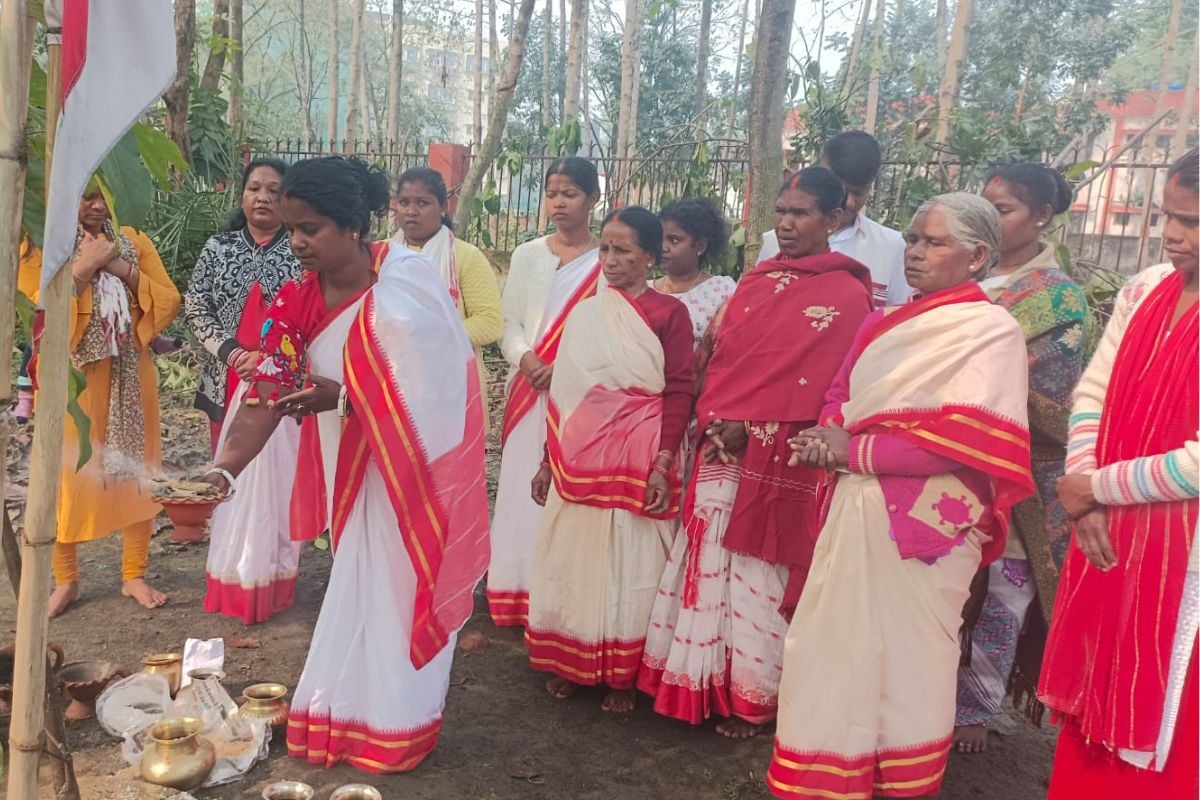 Jharkhand: Worship at Sarna site for the release of former CM Hemant Soren, women of tribal community asked for vows.
