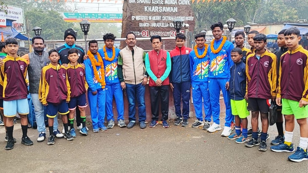 Khelo India: Kharsawan players included in Jharkhand football team grand welcome in the village