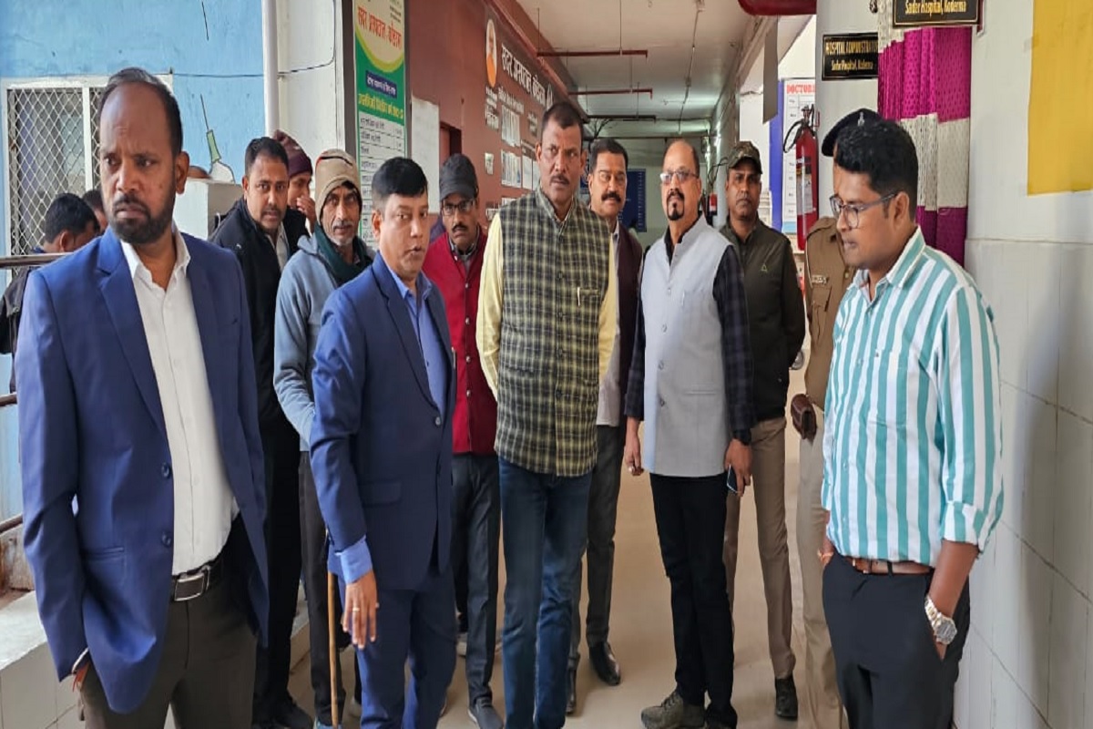 Koderma District Council Chairman conducted surprise inspection of Sadar Hospital, gave many instructions
