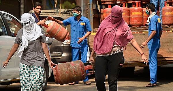 LPG Price Today: Inflation shock before the budget, LPG cylinder prices changed, know what is the rate in your city