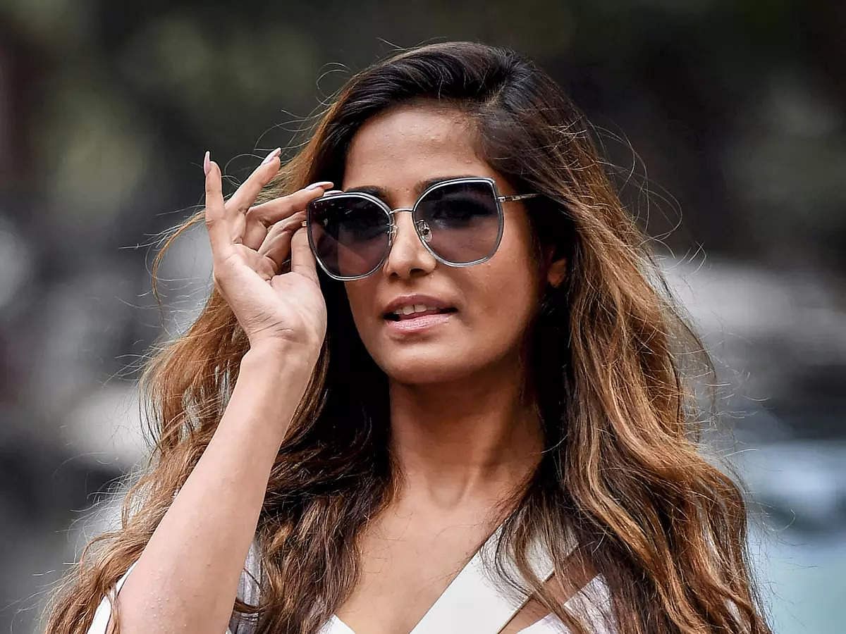Poonam Pandey Death: Lockup star Poonam Pandey passes away, said goodbye to the world at the age of 32, fans in shock