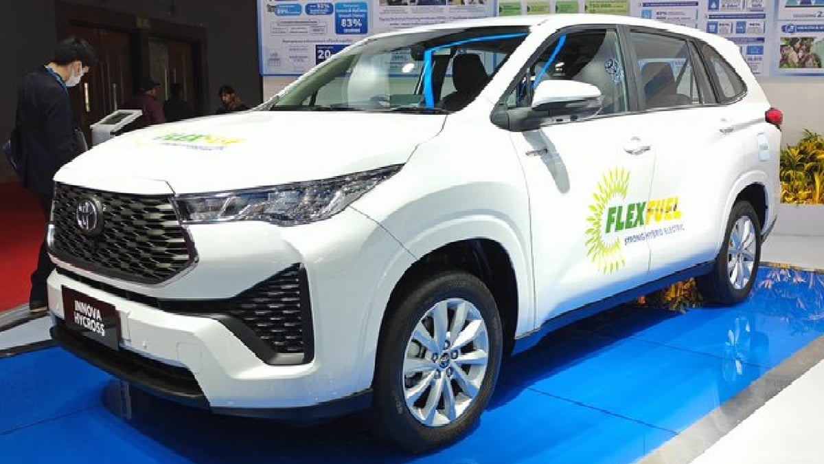 This flex fuel car of Toyota will eliminate petrol!  Electrician's younger sister