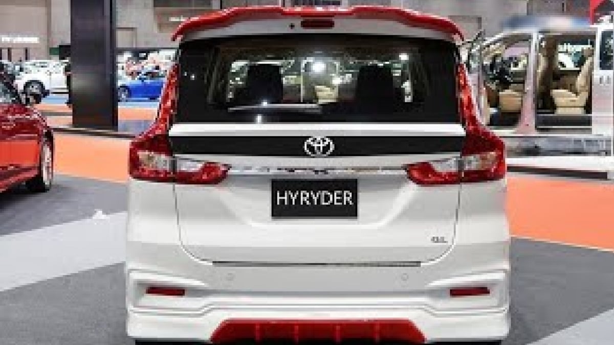 Toyota's new 7 seater Hyrider is coming in a killer look, is being prepared in Maruti's facility.