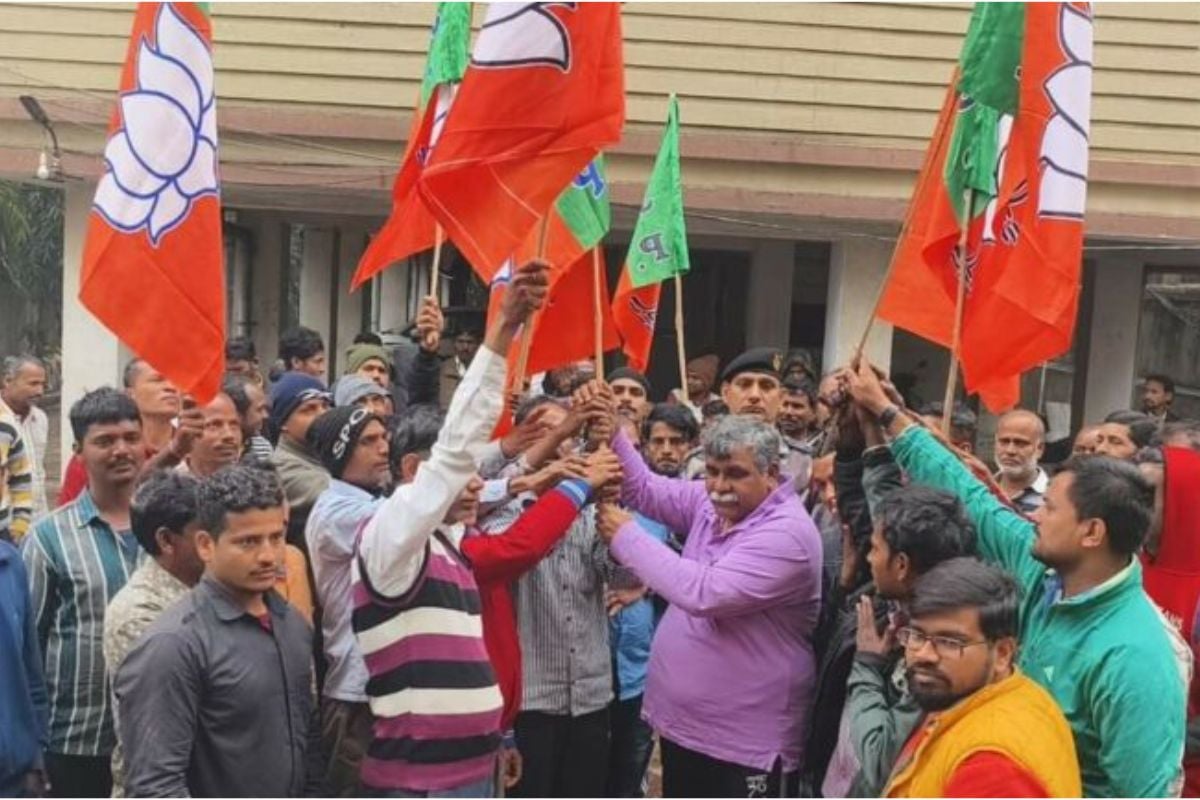 West Bengal: 150 hawkers left Trinamool and joined BJP