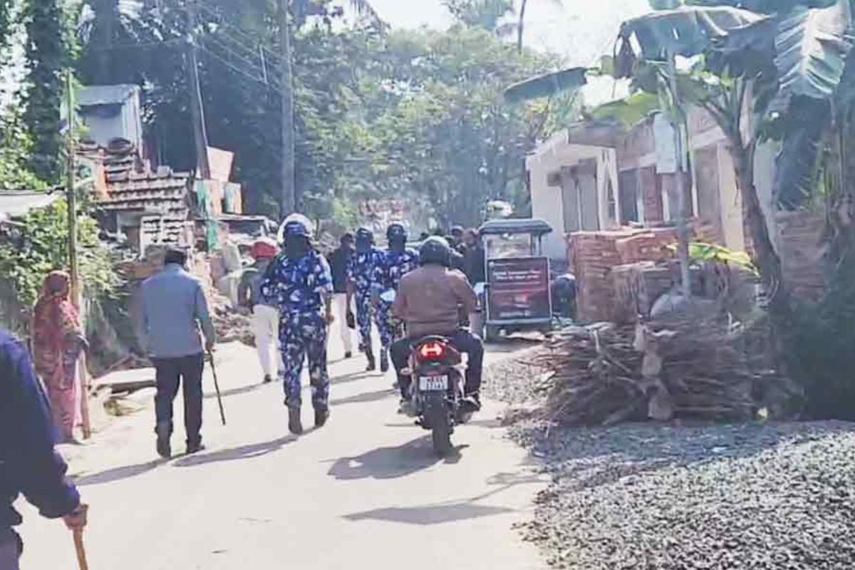 West Bengal: Clash between Trinamool and ISF in Bhangarh after the arrest of Arabul Islam, police lathicharged