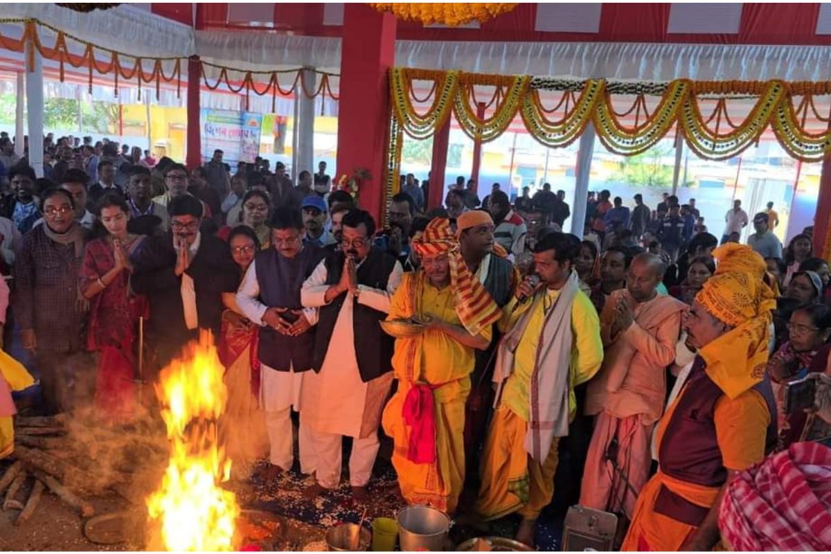 West Bengal: Mahayagya organized in Birbhum to pray for the well-being of Anubrata Mandal.