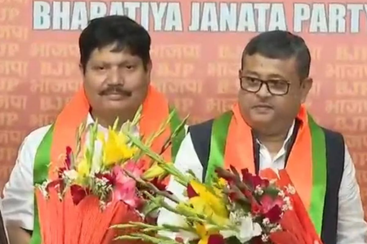 West Bengal: Trinamool MP Arjun Singh and Dibyendu Adhikari join BJP