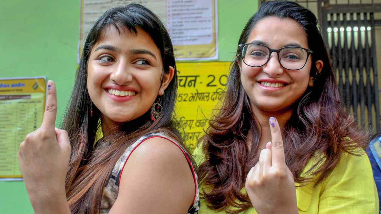 Lok Sabha Election: 21,67,270 young voters will cast their votes for the first time in Jharkhand, out of which maximum 11,02,903 are girls.