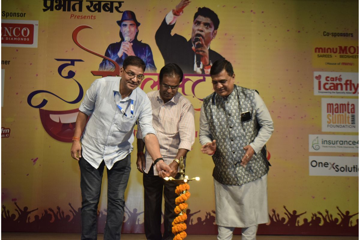 West Bengal: Prabhat Khabar organized 'The Great Laughter Show' at Kala Mandir.