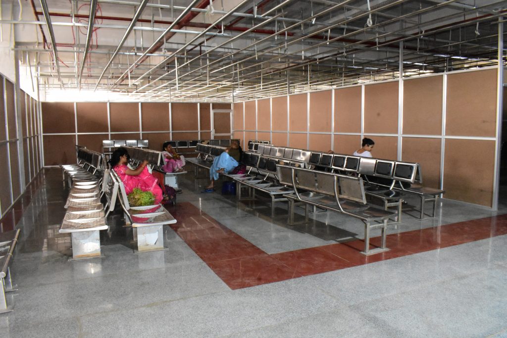 Now at Gaya Junction, passengers on Delha side will also get the facility of ticket booth, parking, road, high class waiting room.