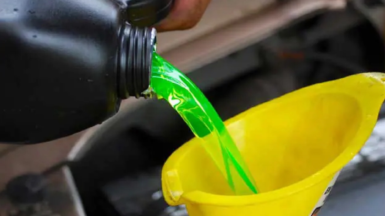 Coolant: How to cool the car if it overheats in summer?