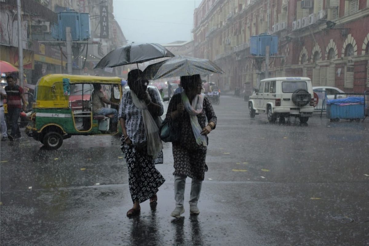 Bengal Weather Forecast: Possibility of rain along with strong wind in districts including Kolkata in the next few hours