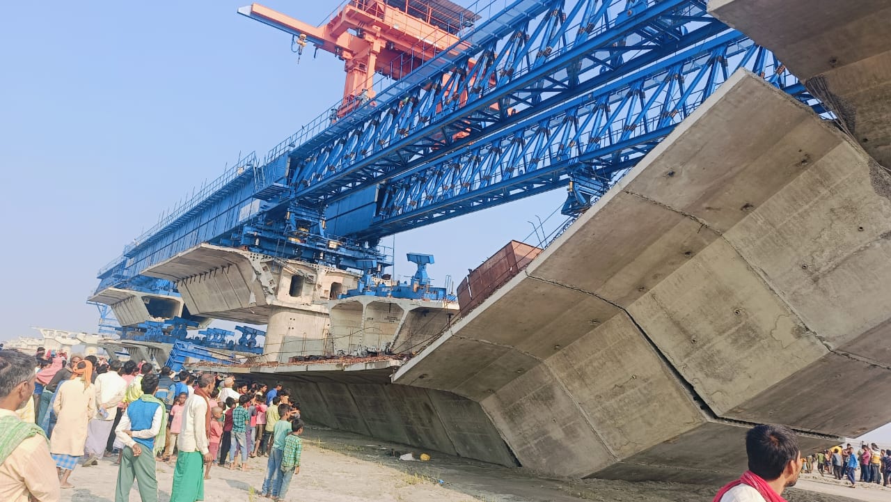 The slab of the longest bridge being built on Kosi in Bihar collapsed, many workers feared injured