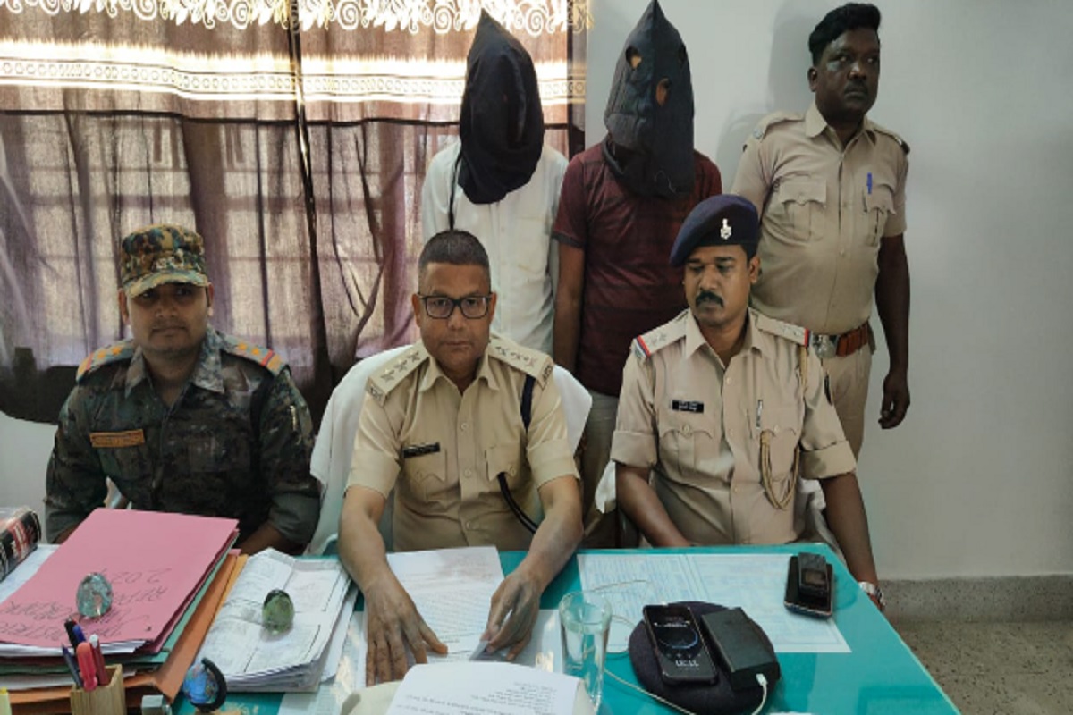 Two youths arrested with weapons in Gumla