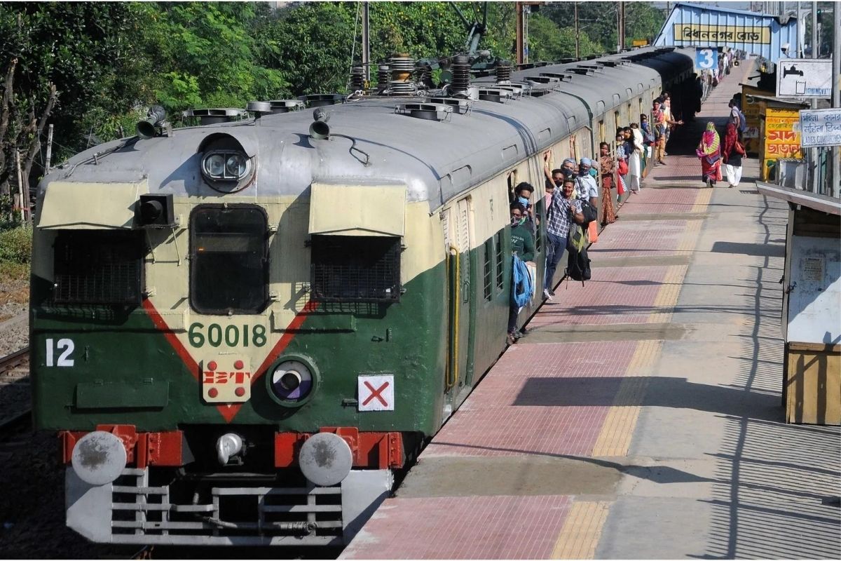 Holi Special Train: Railways will run one-way special trains for Holi festival.