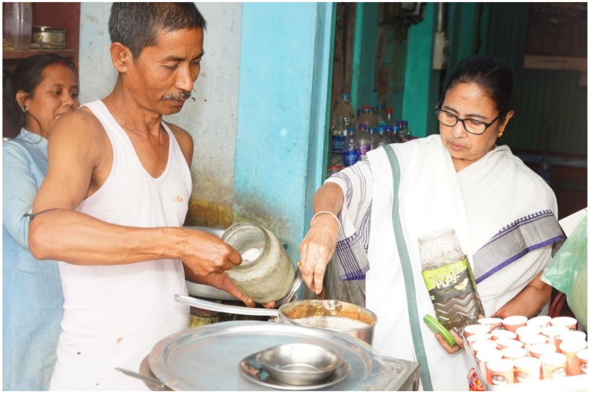 Mamata Banerjee: Mamata Banerjee discussed over tea in Jalpaiguri