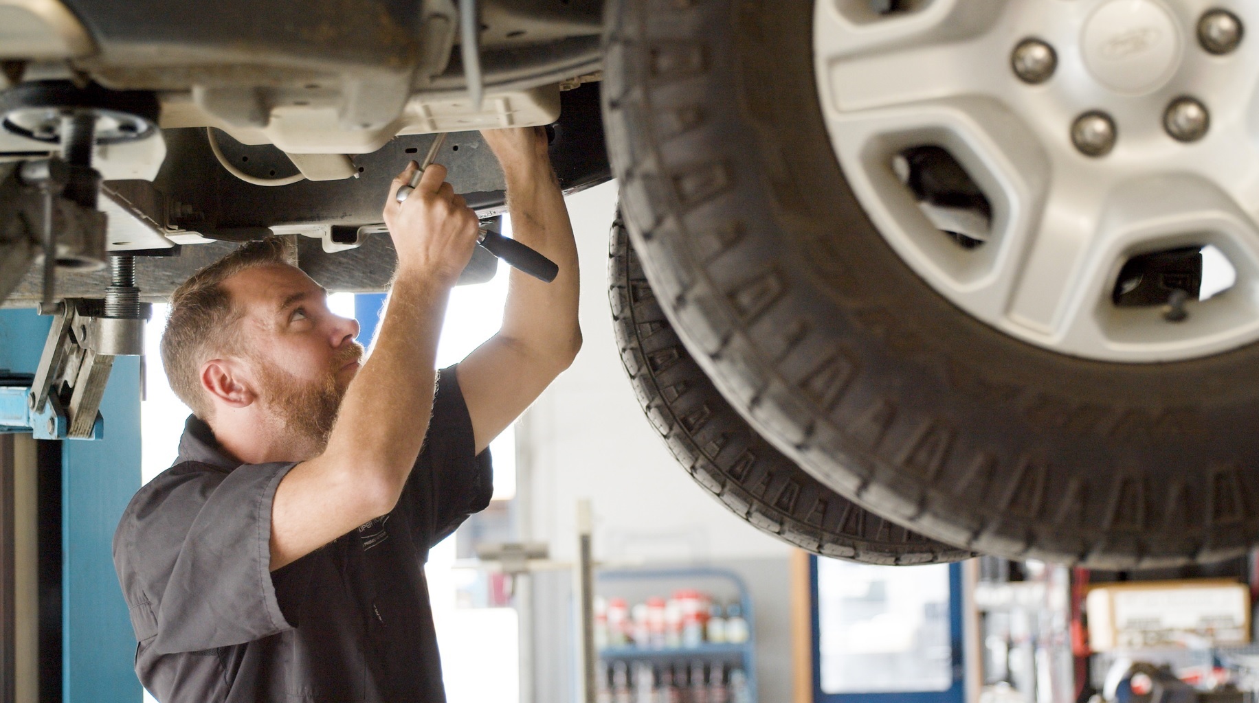 Car Servicing: How right is it to get car servicing done from a local mechanic?