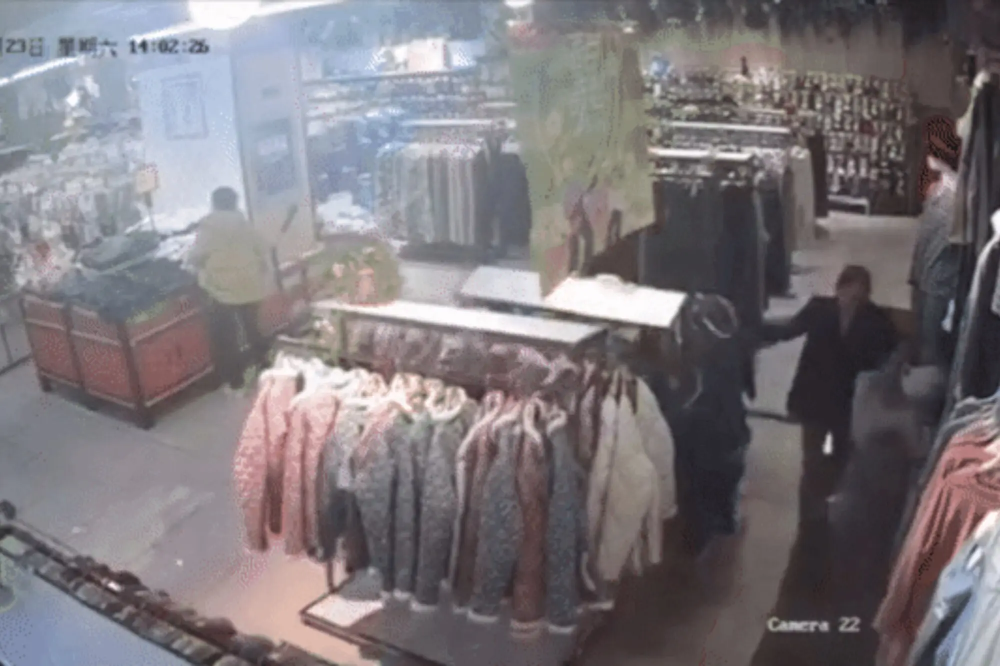 Bizarre Video: Woman was shopping and the ground came out from under her