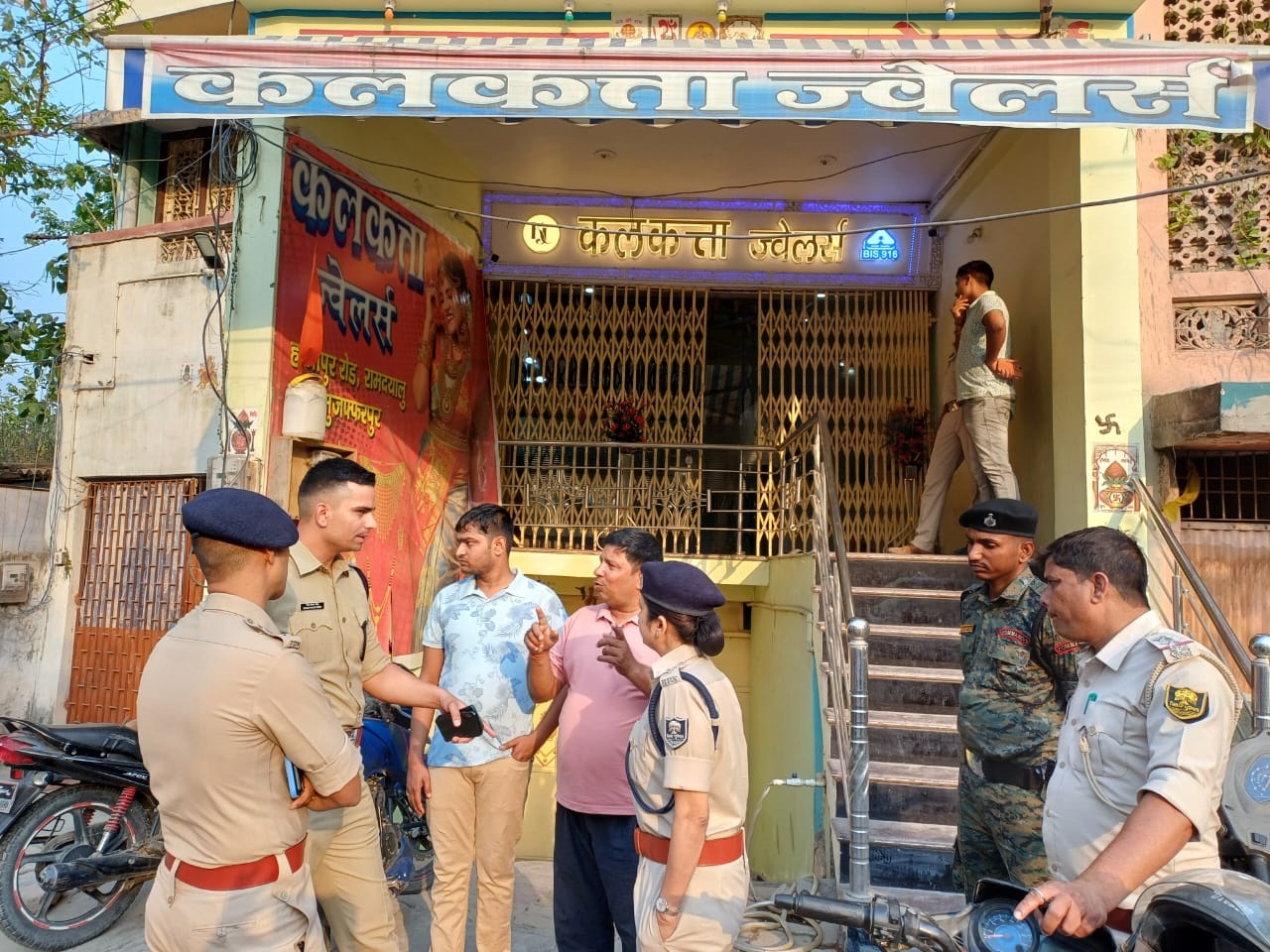 Crime News Jewelery worth Rs 51 lakh looted from jewelery shop in Muzaffarpur