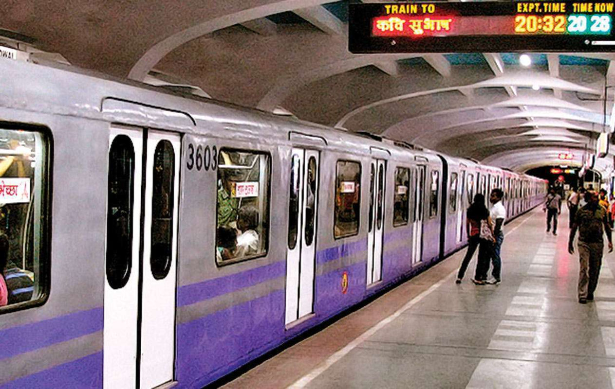 Kolkata Metro: Kolkata Metro service remained stalled due to technical fault.
