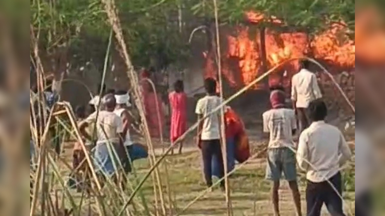 Patna: 5 houses burnt to ashes due to fire