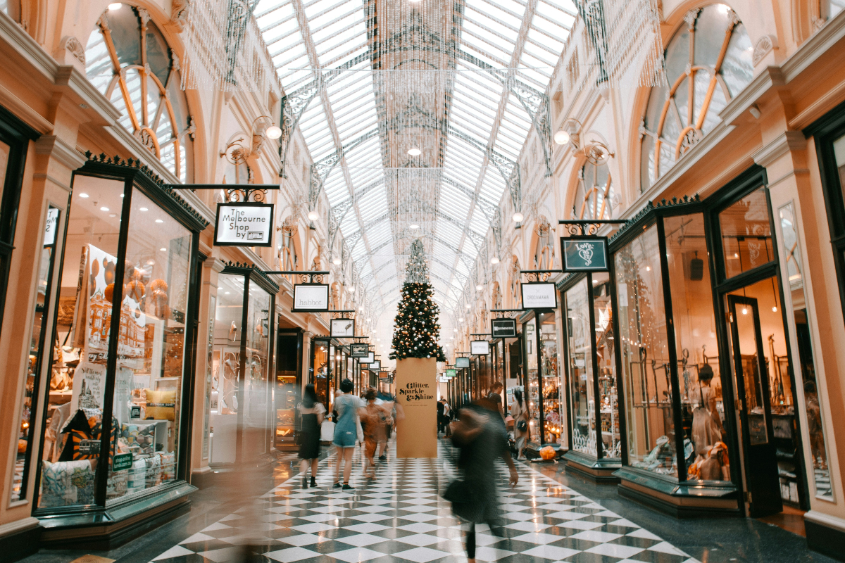 Personal Finance: This way you can avoid spending too much money while shopping in the mall.