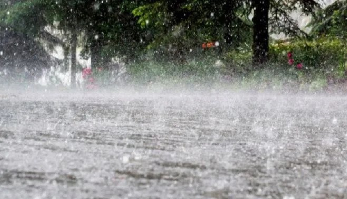 UP Weather Update IMD warns heavy rain many districts today